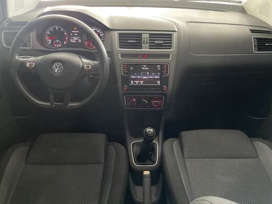 VOLKSWAGEN-FOX-2018