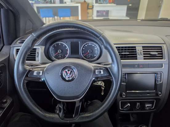 VOLKSWAGEN-FOX-2019