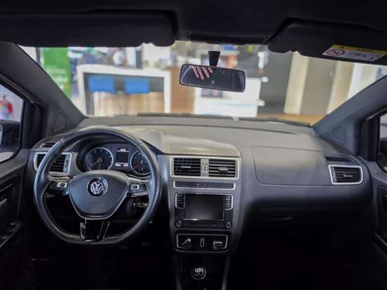 VOLKSWAGEN-FOX-2019
