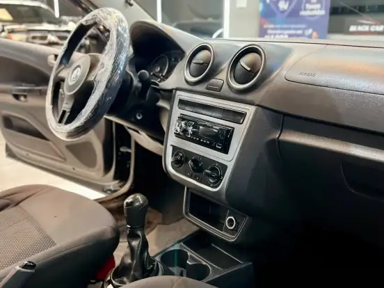 VOLKSWAGEN-GOL-2015