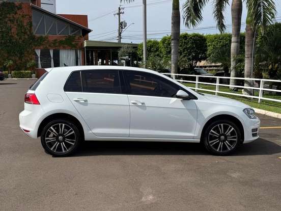 VOLKSWAGEN-GOLF-2017