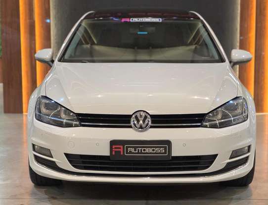 VOLKSWAGEN-GOLF-2014
