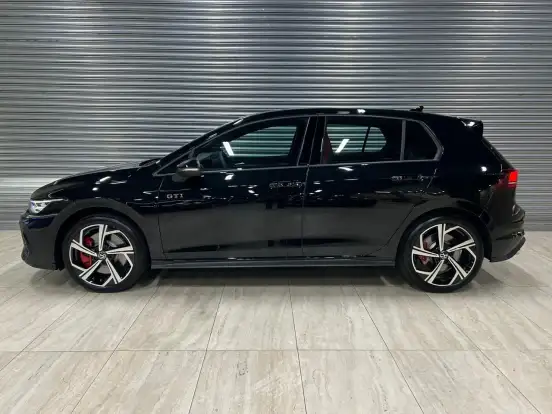VOLKSWAGEN-GOLF-2026