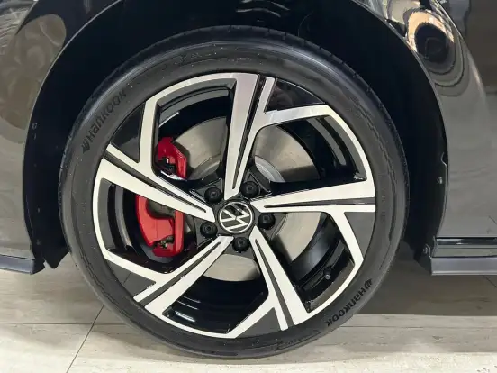 VOLKSWAGEN-GOLF-2026