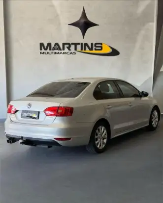 VOLKSWAGEN-JETTA-2012