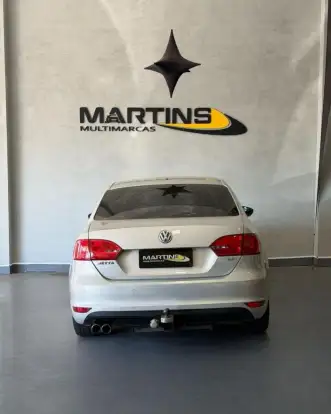 VOLKSWAGEN-JETTA-2012