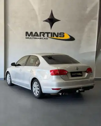 VOLKSWAGEN-JETTA-2012