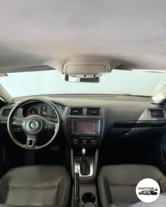 VOLKSWAGEN-JETTA-2012