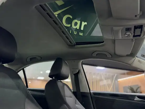 VOLKSWAGEN-JETTA-2010