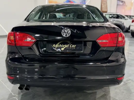 VOLKSWAGEN-JETTA-2010