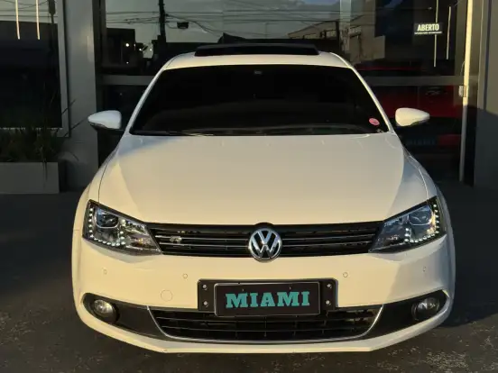 VOLKSWAGEN-JETTA-2012
