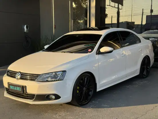 VOLKSWAGEN-JETTA-2012