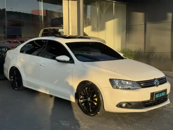 VOLKSWAGEN-JETTA-2012