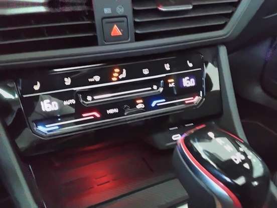 VOLKSWAGEN-JETTA-2025