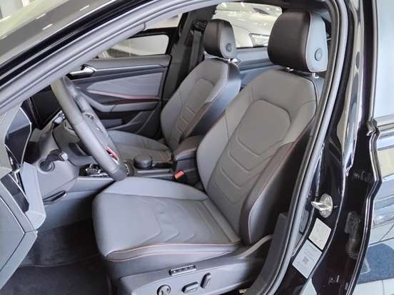 VOLKSWAGEN-JETTA-2025