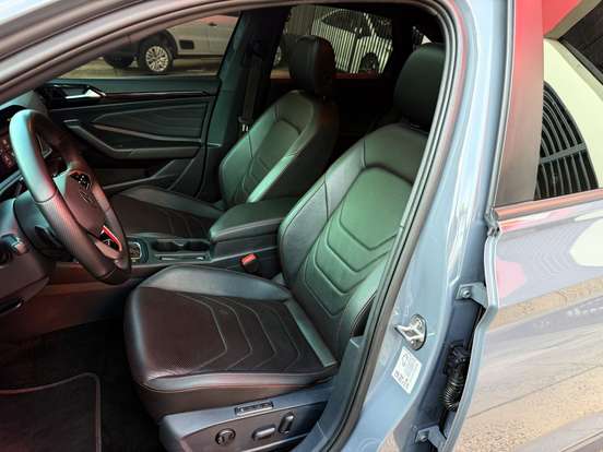 VOLKSWAGEN-JETTA-2024