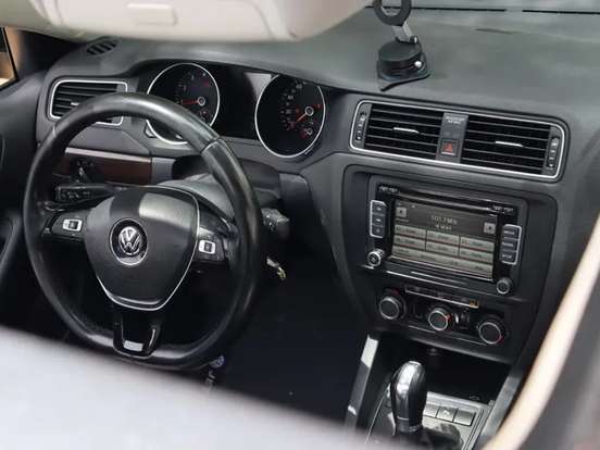 VOLKSWAGEN-JETTA-2.0 COMFORTLINE FLEX 4P TIPTRONIC VOLKSWAGEN-JETTA-2015