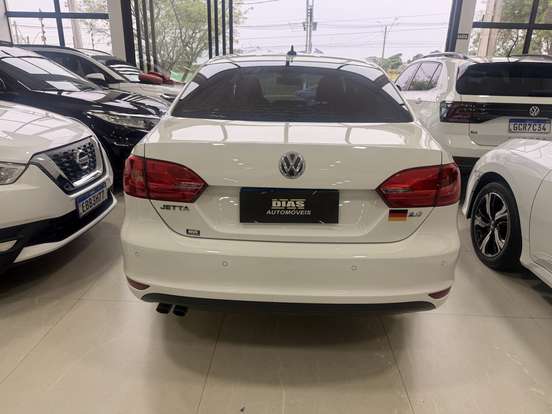 VOLKSWAGEN-JETTA-2013