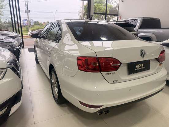 VOLKSWAGEN-JETTA-2013