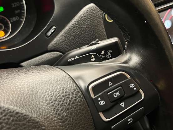 VOLKSWAGEN-JETTA-2011