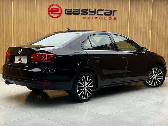 VOLKSWAGEN-JETTA-2011