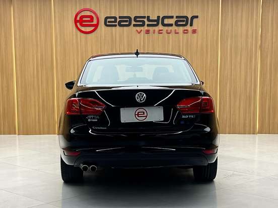 VOLKSWAGEN-JETTA-2011