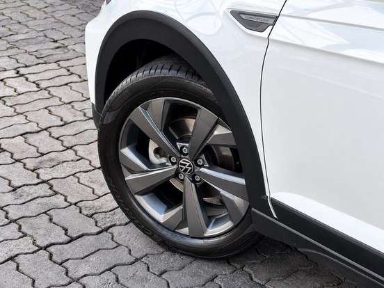 VOLKSWAGEN-NIVUS-1.0 200 TSI TOTAL FLEX COMFORTLINE AUTOMÁTICO VOLKSWAGEN-NIVUS-2025