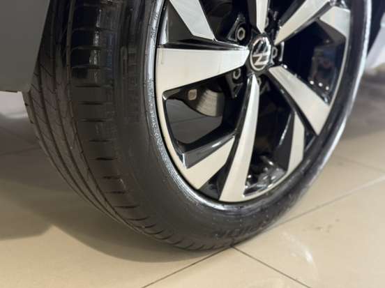 VOLKSWAGEN-NIVUS-1.0 200 TSI TOTAL FLEX HIGHLINE AUTOMÁTICO VOLKSWAGEN-NIVUS-2024