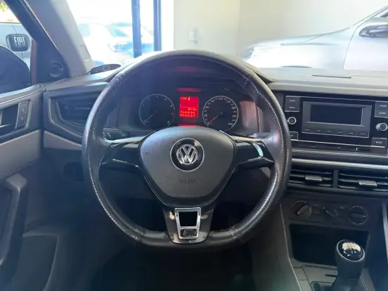 VOLKSWAGEN-POLO-2017