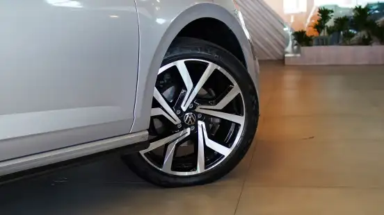 VOLKSWAGEN-POLO-2024