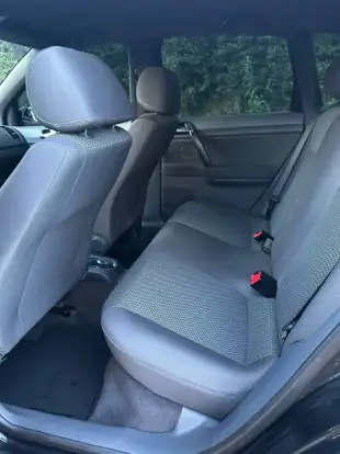 VOLKSWAGEN-POLO-2010