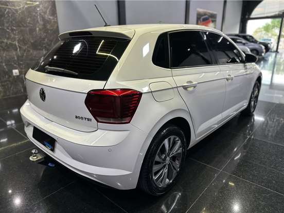 VOLKSWAGEN-POLO-2018