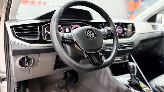 VOLKSWAGEN-POLO-2018