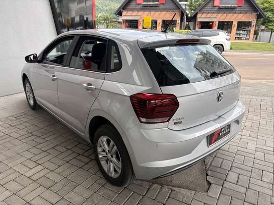 VOLKSWAGEN-POLO-2018