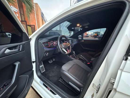 VOLKSWAGEN-POLO-2023