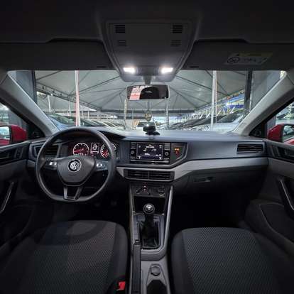 VOLKSWAGEN-POLO-2017