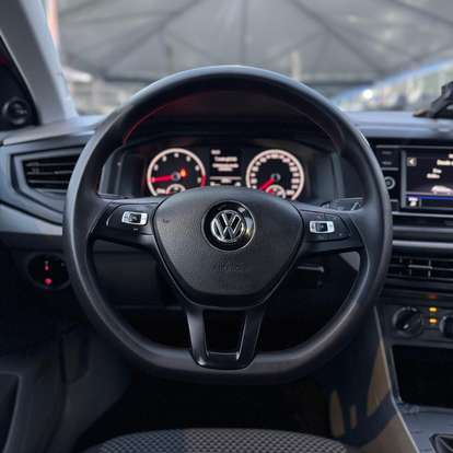 VOLKSWAGEN-POLO-2017