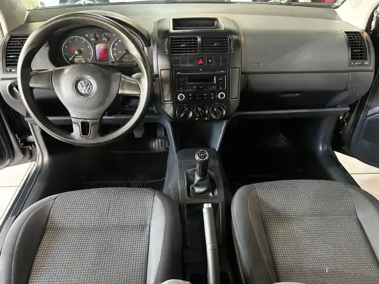 VOLKSWAGEN-POLO SEDAN-2012