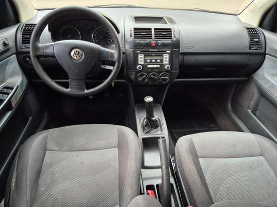 VOLKSWAGEN-POLO SEDAN-2009