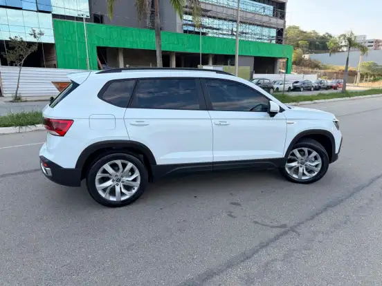 VOLKSWAGEN-TAOS-2022