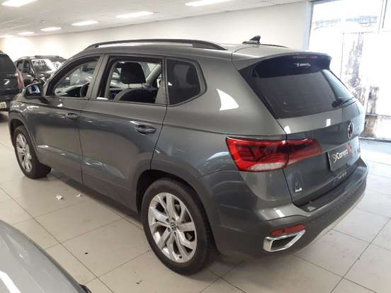 VOLKSWAGEN-TAOS-2021
