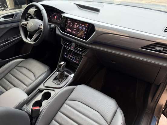 VOLKSWAGEN-TAOS-2023