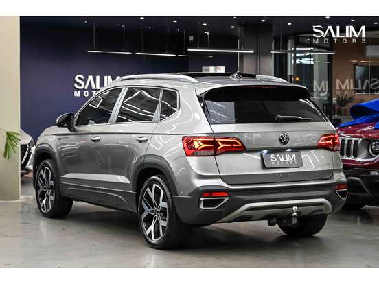 VOLKSWAGEN-TAOS-2023