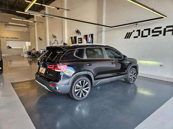 VOLKSWAGEN-TAOS-2023