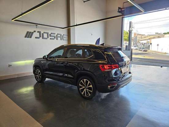 VOLKSWAGEN-TAOS-2023