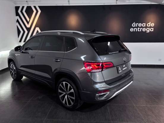 VOLKSWAGEN-TAOS-2023