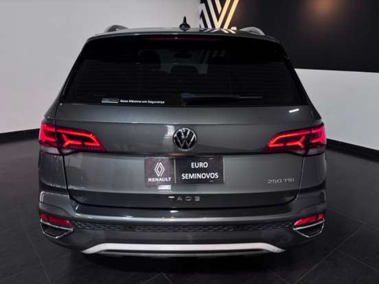 VOLKSWAGEN-TAOS-2023
