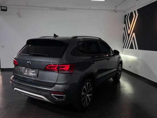 VOLKSWAGEN-TAOS-2023