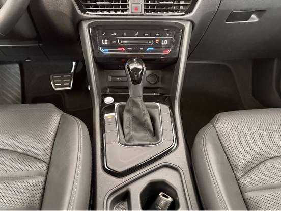 VOLKSWAGEN-TAOS-2024