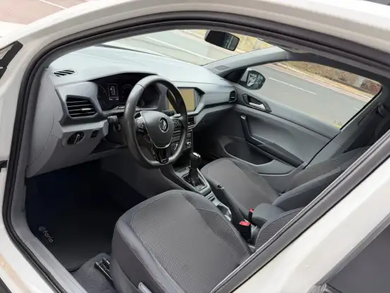 VOLKSWAGEN-T-CROSS-2020